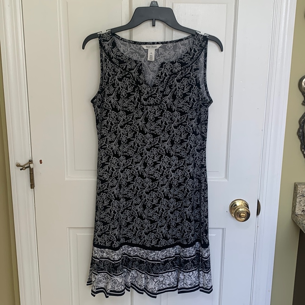 White House Black market black-and-white silky dress XS
